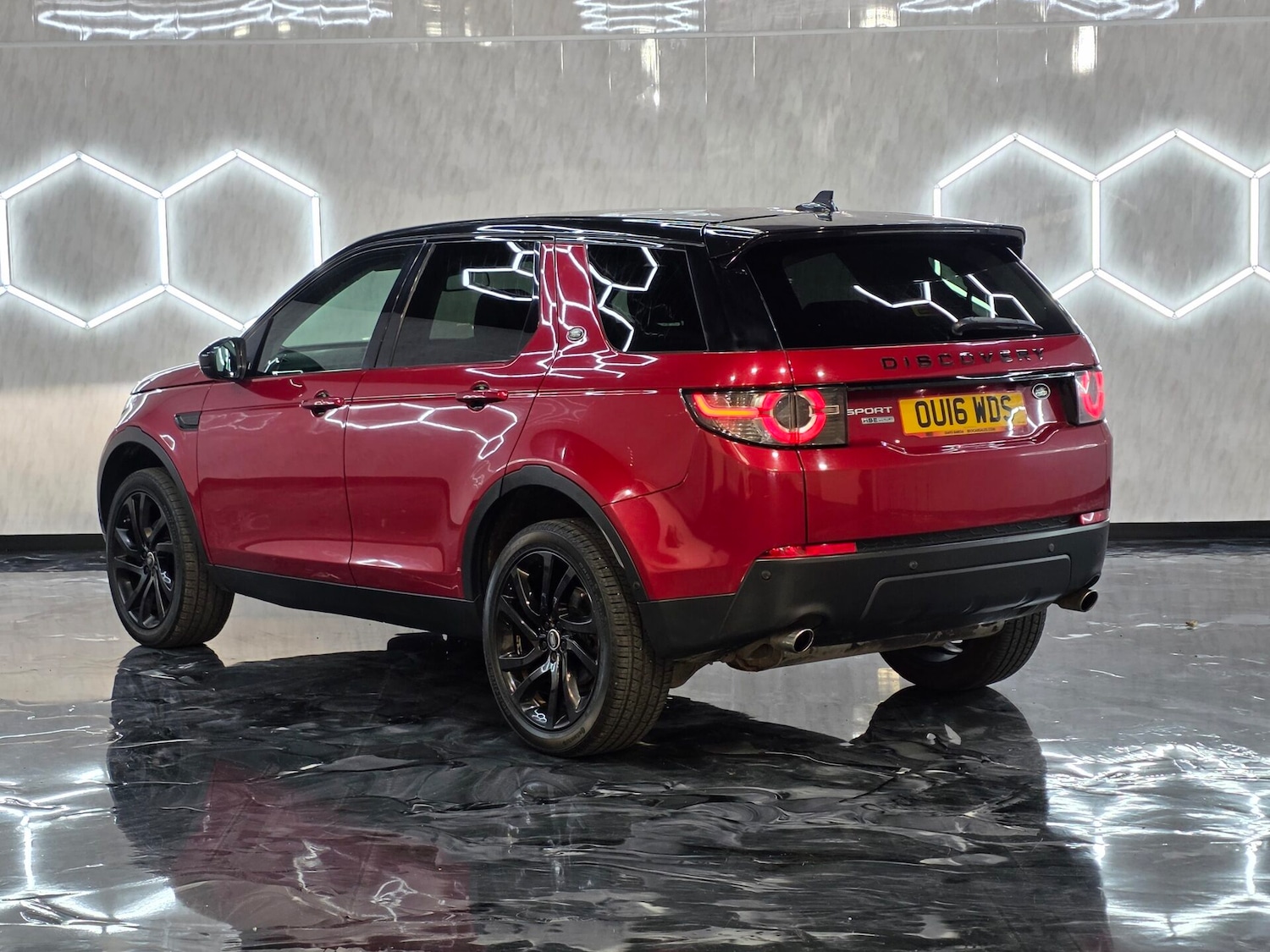 Used Land Rover Discovery Sport 2016 for sale - 76383247: Photo 4