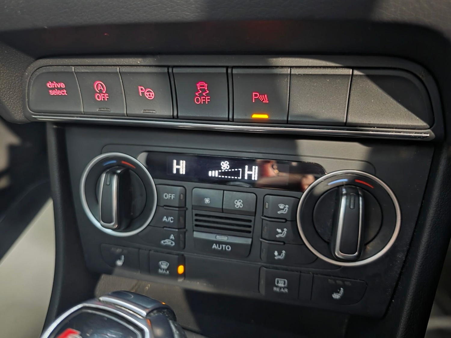 Used Audi Q3 2015 for sale - 76077899: Photo 16