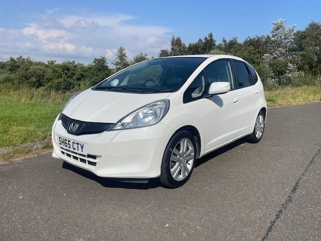 Used Honda Jazz 2015 for sale - 76470764: Photo 2