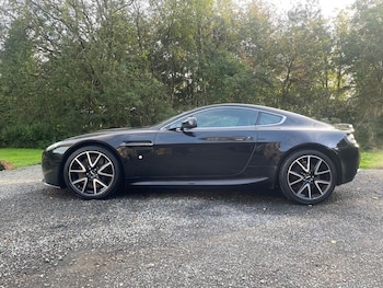 Aston Martin - Vantage
