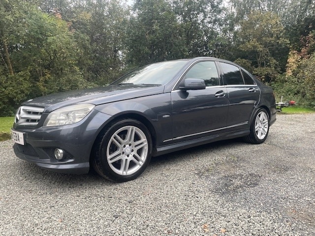 Used Mercedes-Benz C-Class 2010 for sale - 76114873: Photo 2