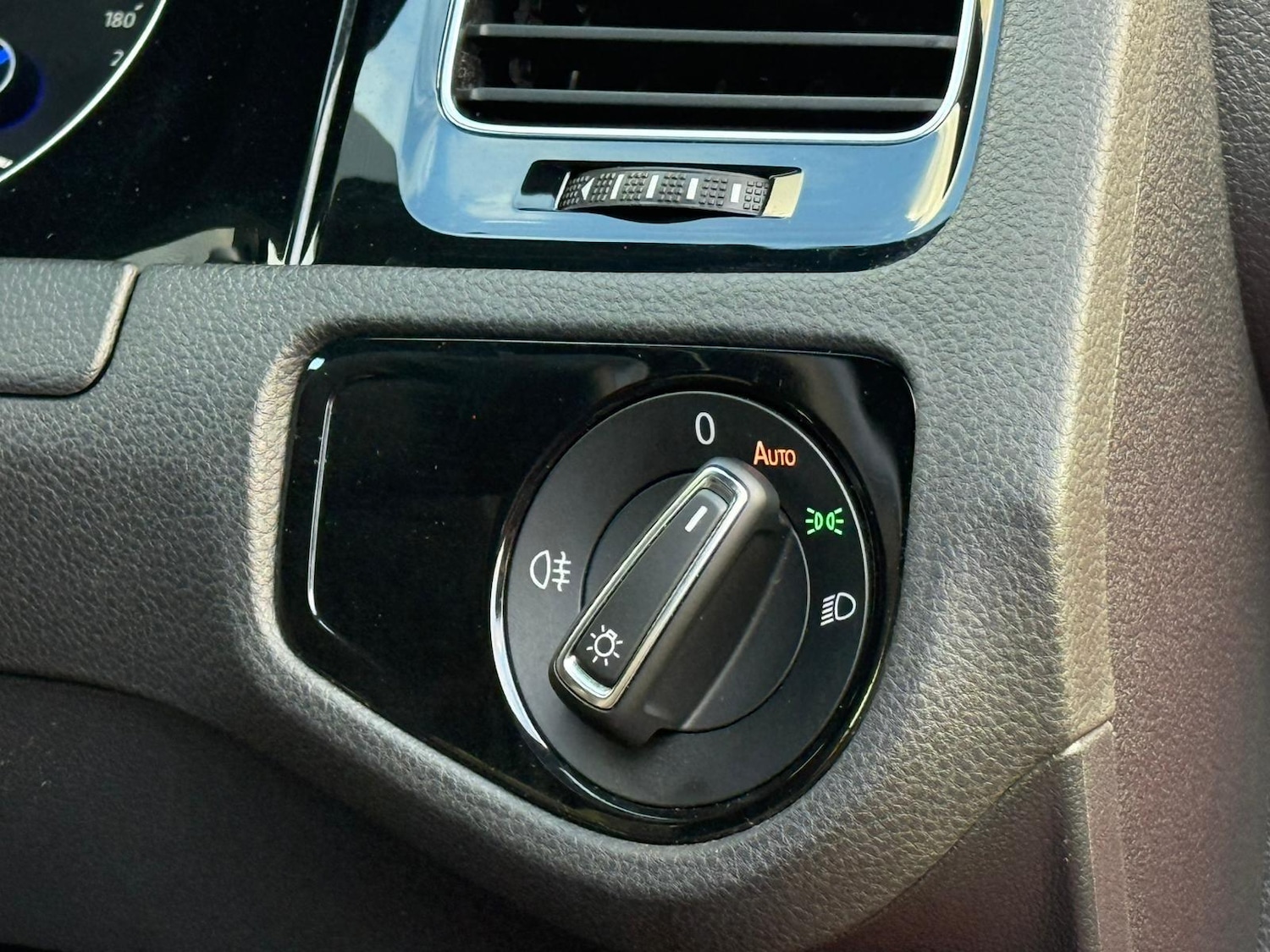 Used Volkswagen Golf 2015 for sale - 77016845: Photo 25