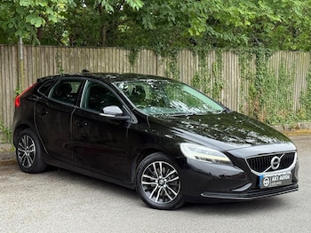Used Volvo V40 2018 for sale - 79325361: Photo