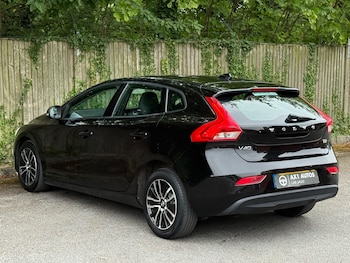 Used Volvo V40 2018 for sale - 79325361: Photo