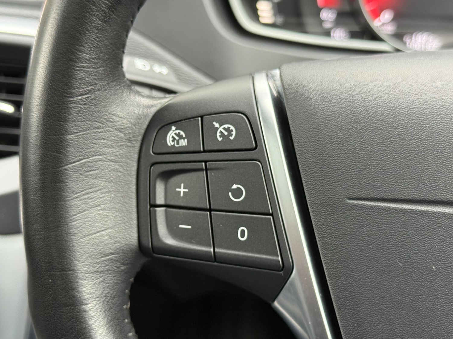 Used Volvo V40 2018 for sale - 78100198: Photo 17