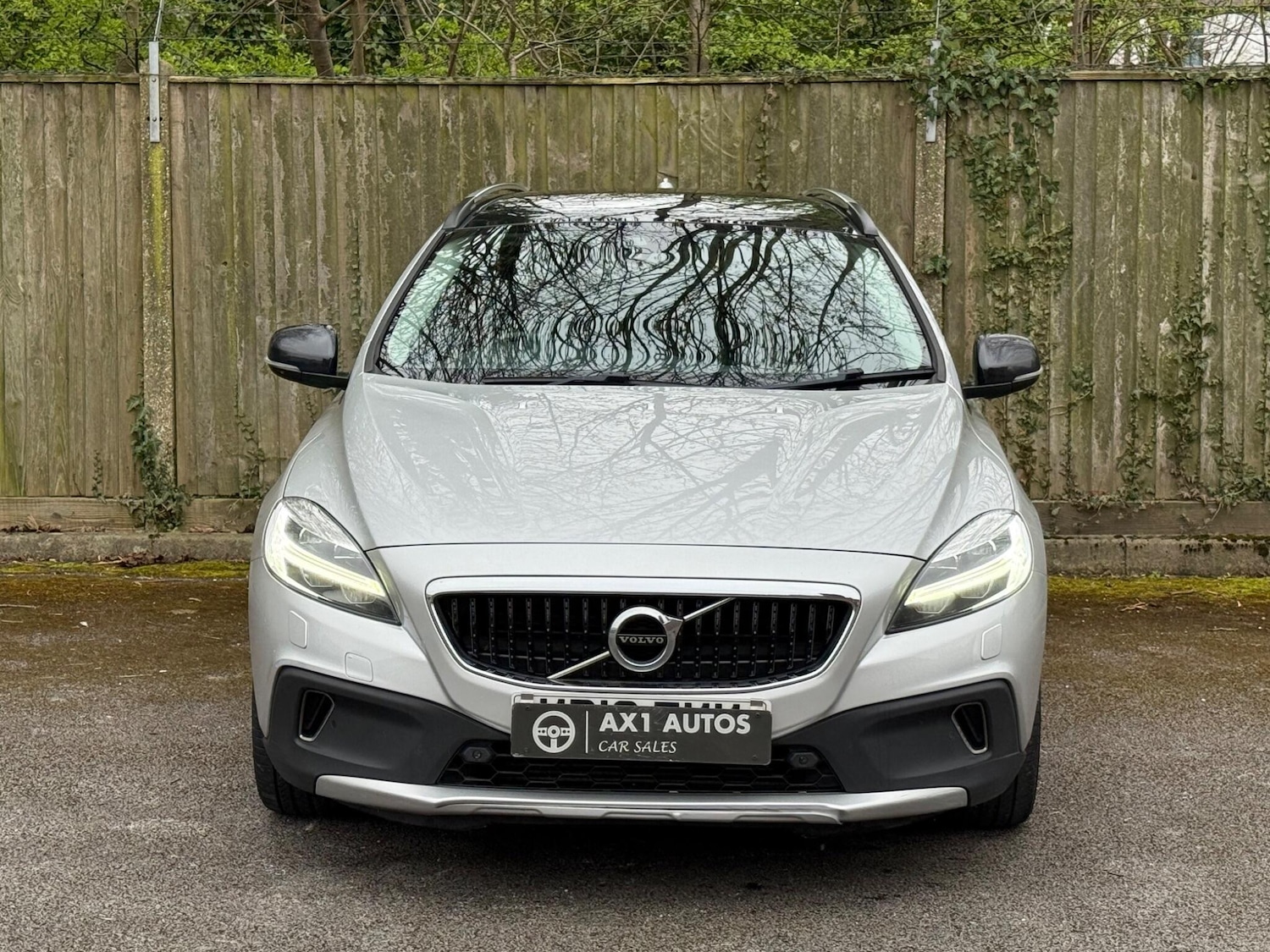 Used Volvo V40 2018 for sale - 78100198: Photo 2