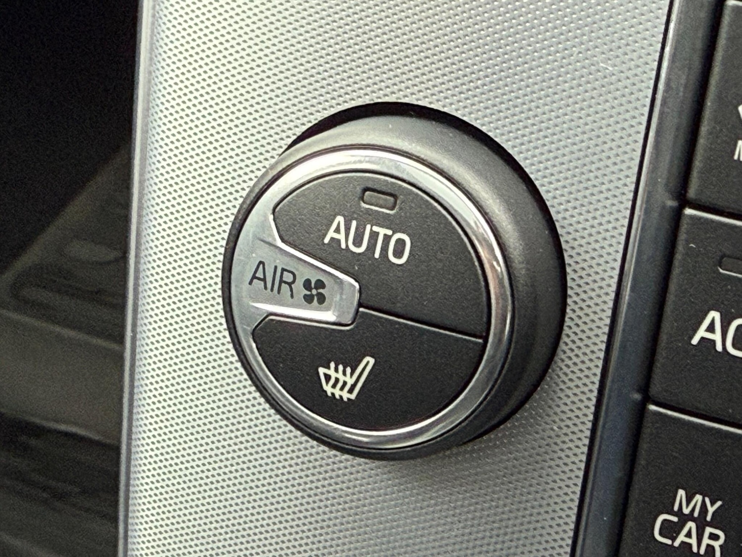 Used Volvo V40 2018 for sale - 78100198: Photo 20