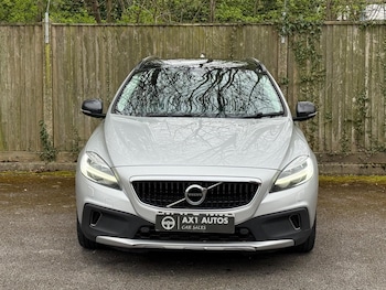 Used Volvo V40 2018 for sale - 78100198: Photo
