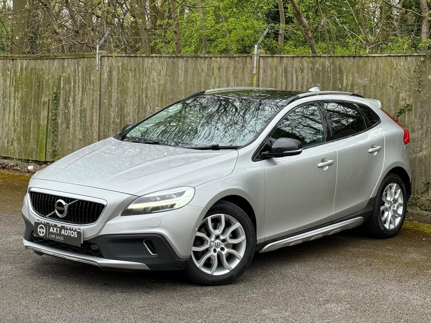 Used Volvo V40 2018 for sale - 78100198: Photo 3