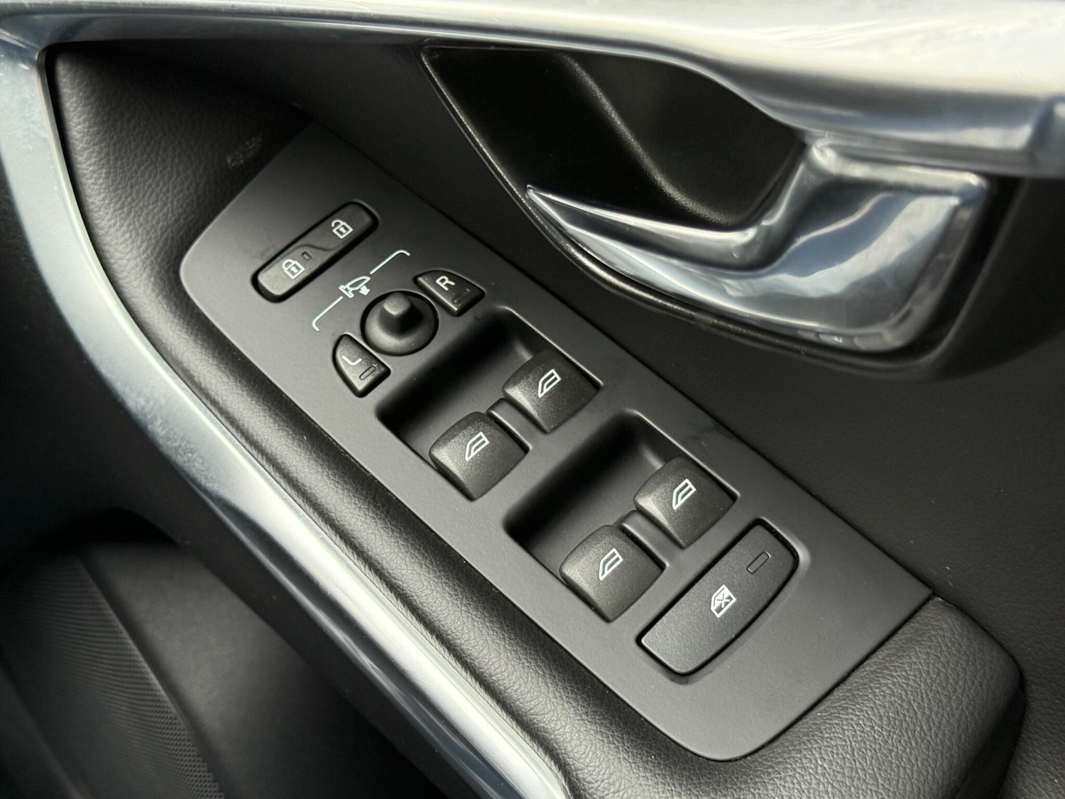 Used Volvo V40 2018 for sale - 78100198: Photo 39