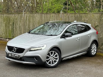 Used Volvo V40 2018 for sale - 78100198: Photo