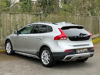 Used Volvo V40 2018 for sale - 78100198: Photo