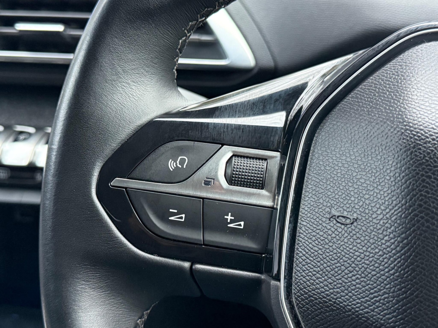 Used Peugeot 3008 2017 for sale - 77400786: Photo 23