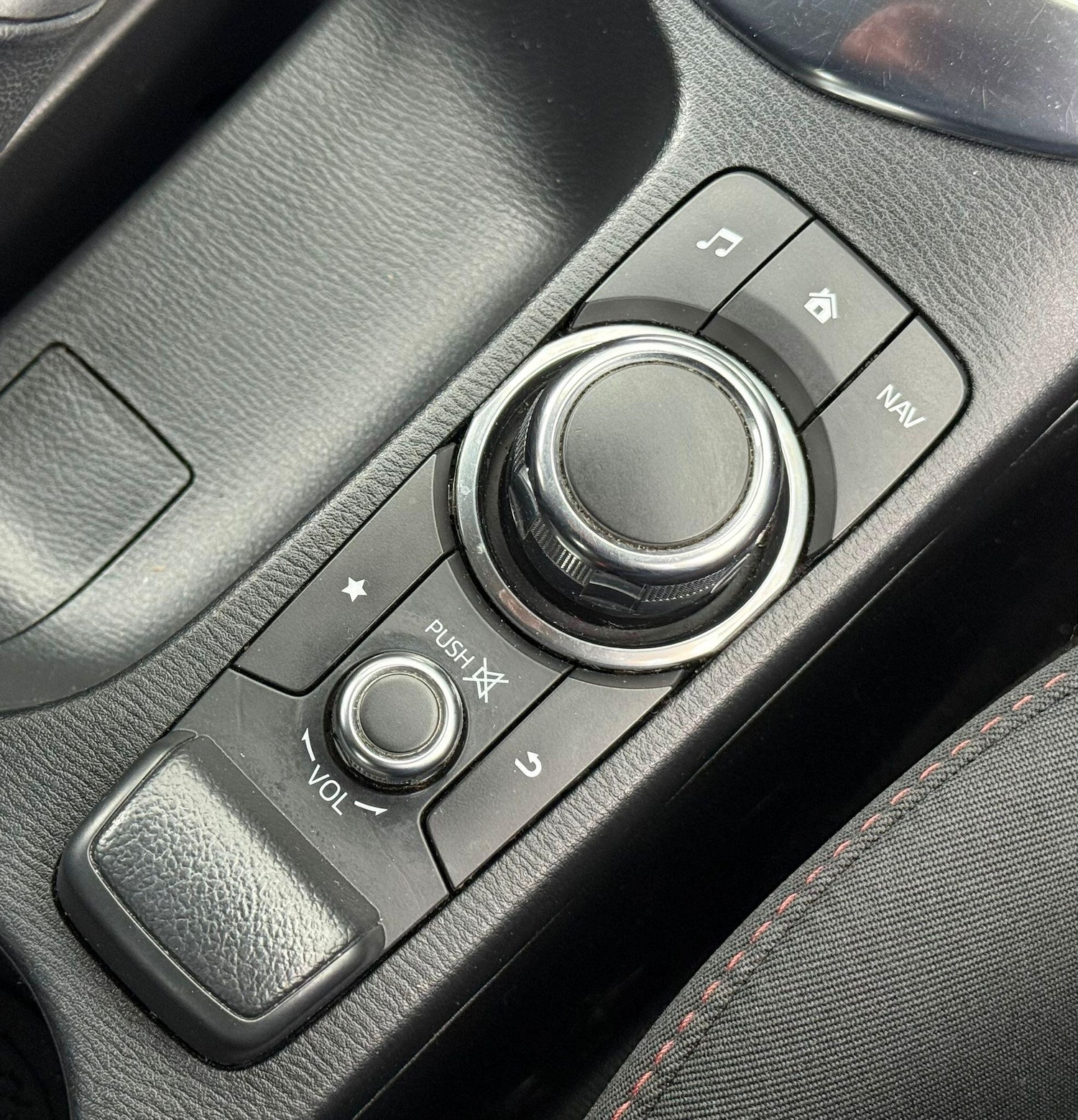 Used Mazda Mazda2 2015 for sale - 77155630: Photo 24