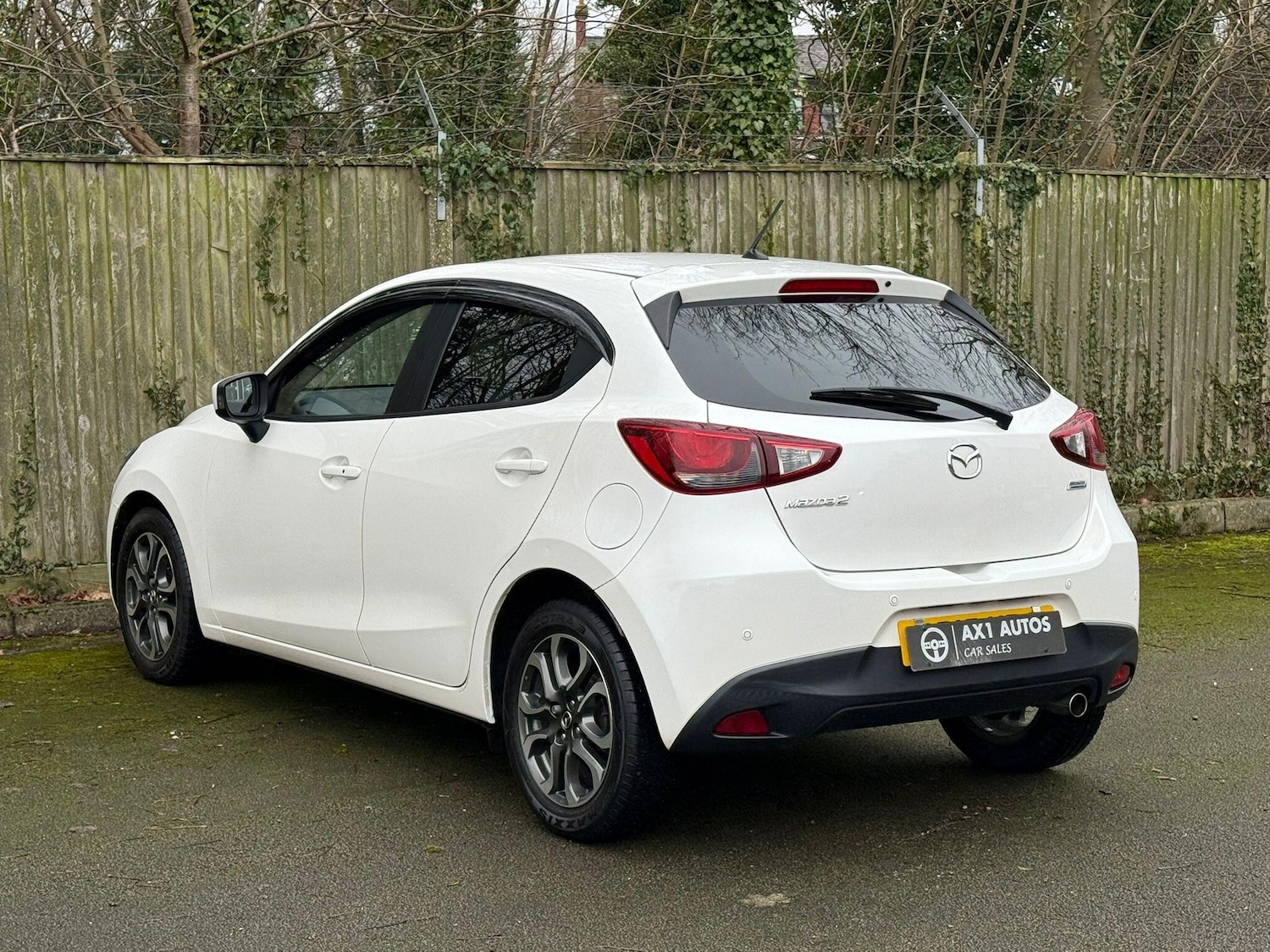 Used Mazda Mazda2 2015 for sale - 77155630: Photo 4