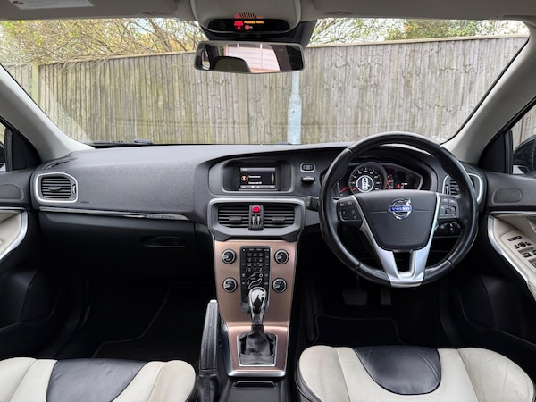 Used Volvo V40 Cross Country 2013 for sale - 76239631: Photo 15