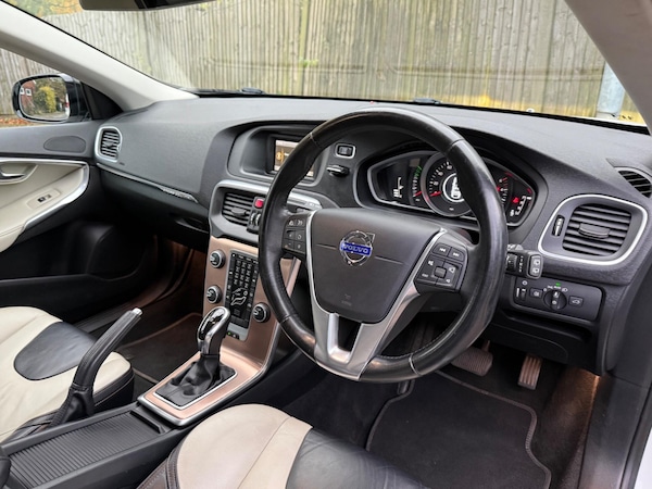 Used Volvo V40 Cross Country 2013 for sale - 76239631: Photo 16