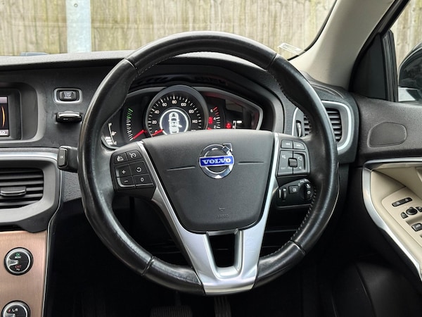 Used Volvo V40 Cross Country 2013 for sale - 76239631: Photo 17