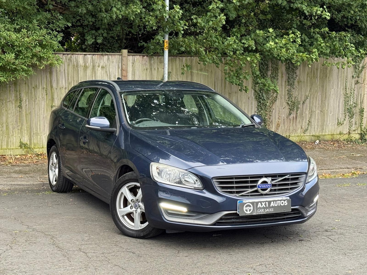 Used Volvo V60 2014 for sale - 76660565: Photo 1