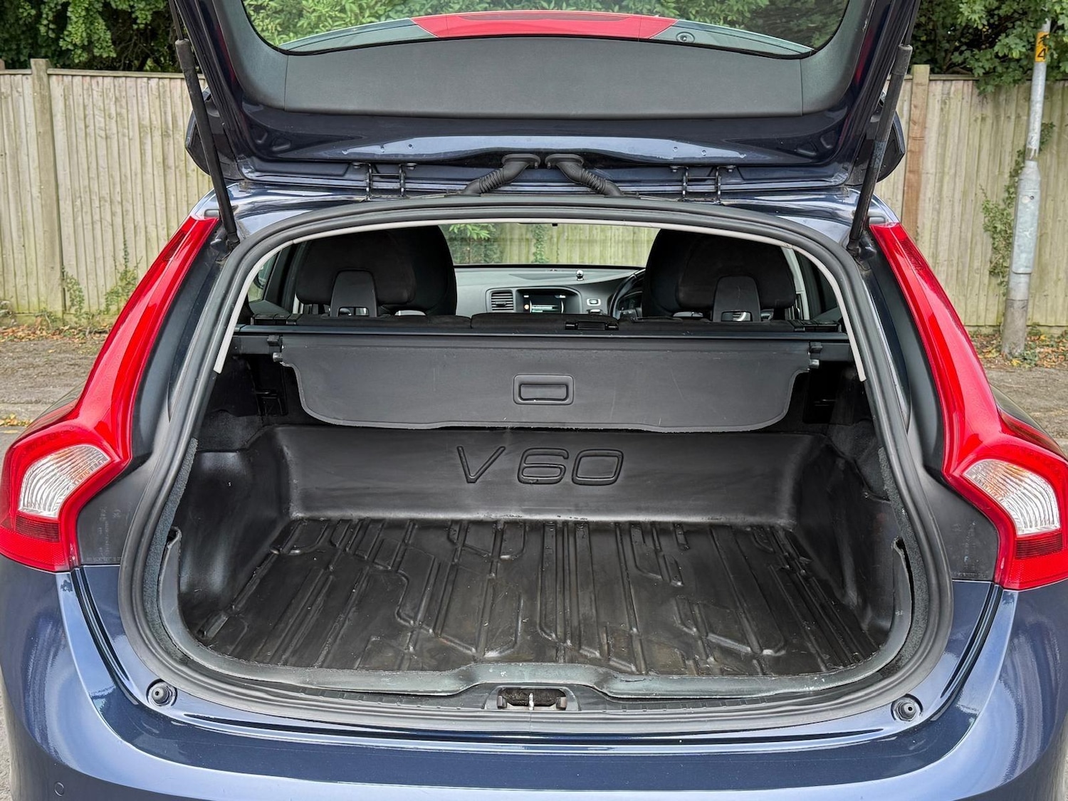 Used Volvo V60 2014 for sale - 76660565: Photo 10