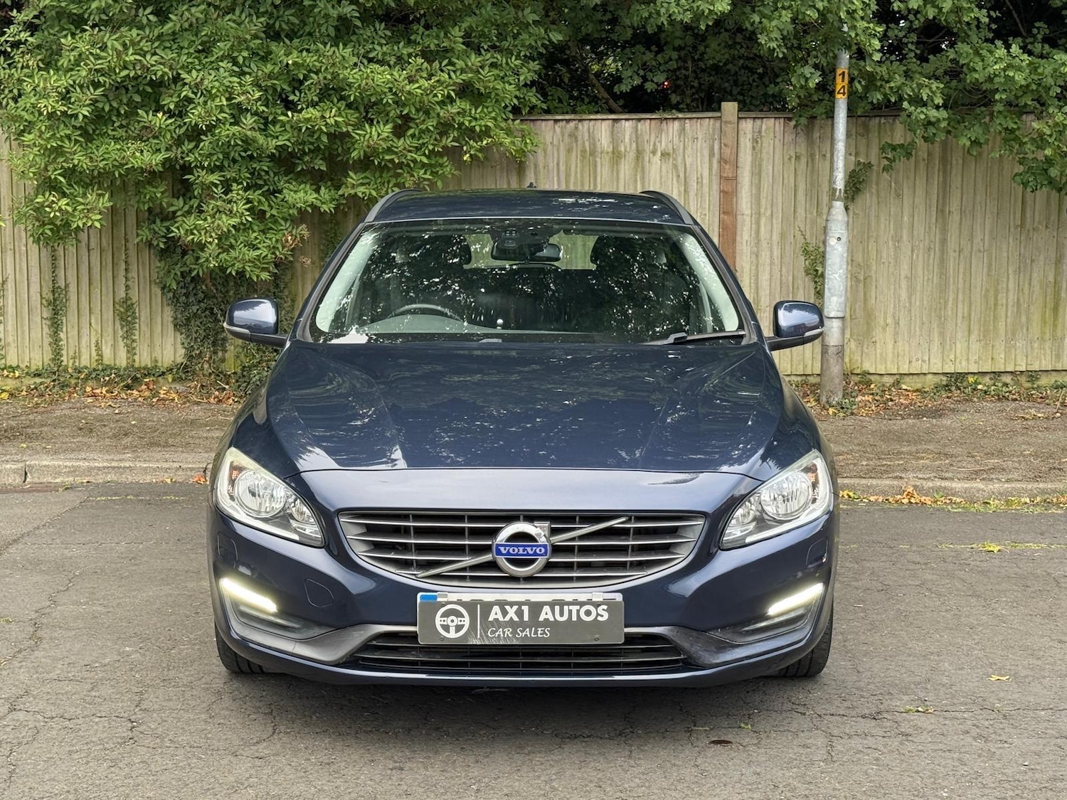 Used Volvo V60 2014 for sale - 76660565: Photo 2