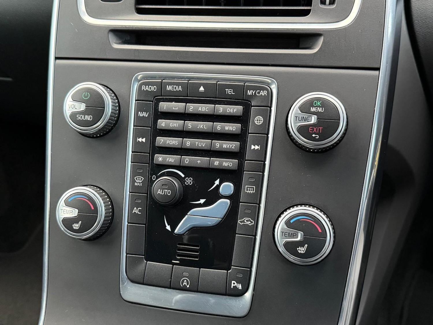 Used Volvo V60 2014 for sale - 76660565: Photo 24