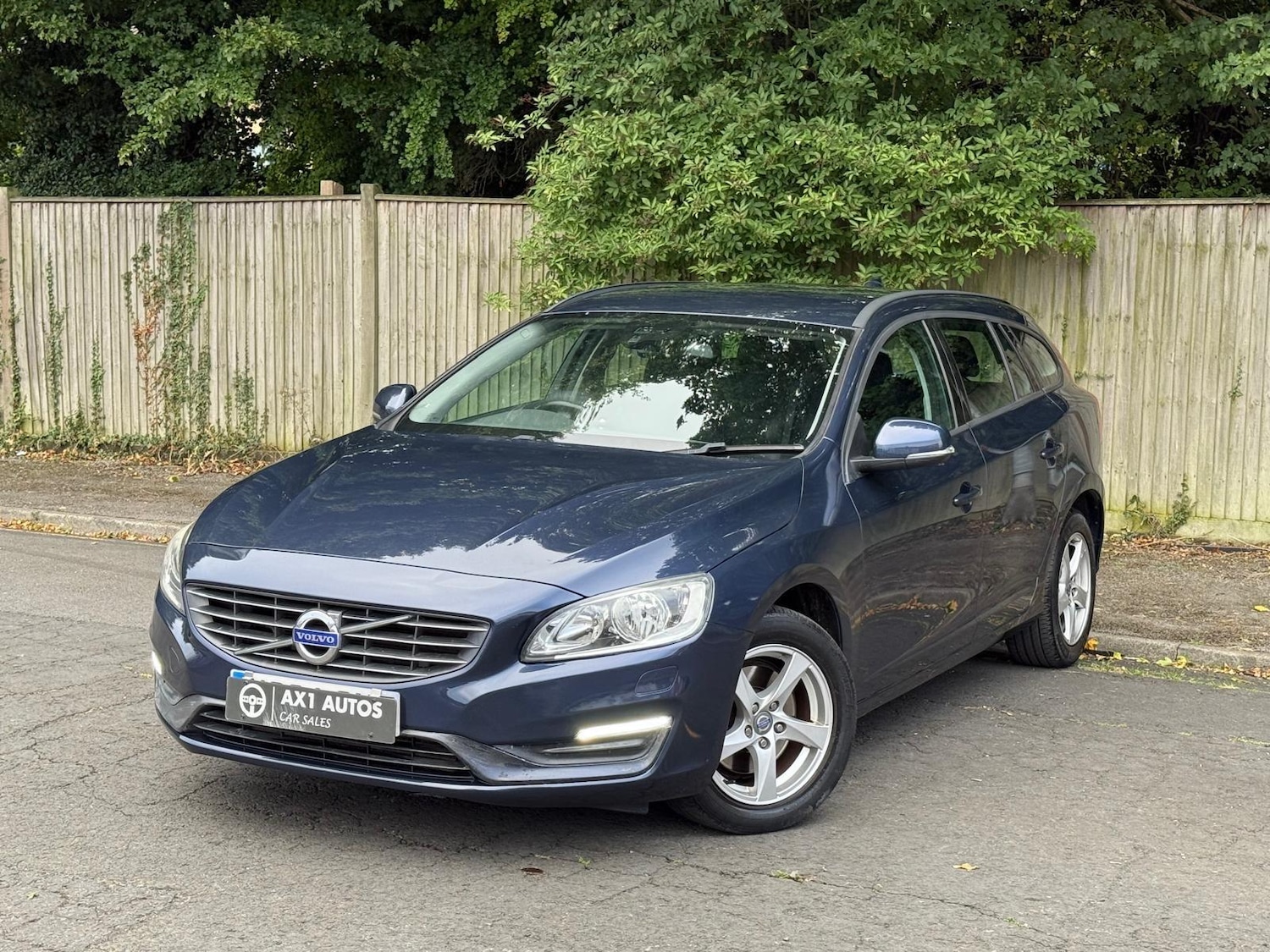 Used Volvo V60 2014 for sale - 76660565: Photo 3