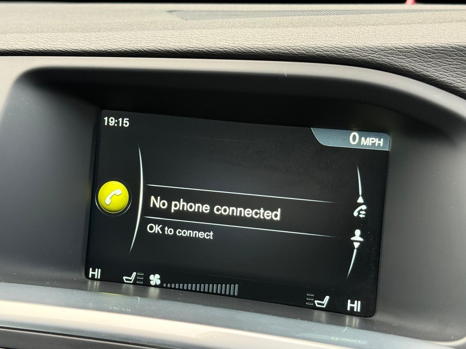 Used Volvo V60 2014 for sale - 76660565: Photo 30