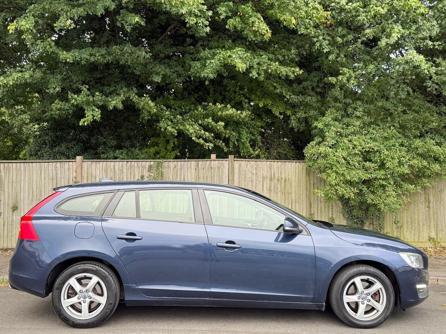 Used Volvo V60 2014 for sale - 76660565: Photo 5