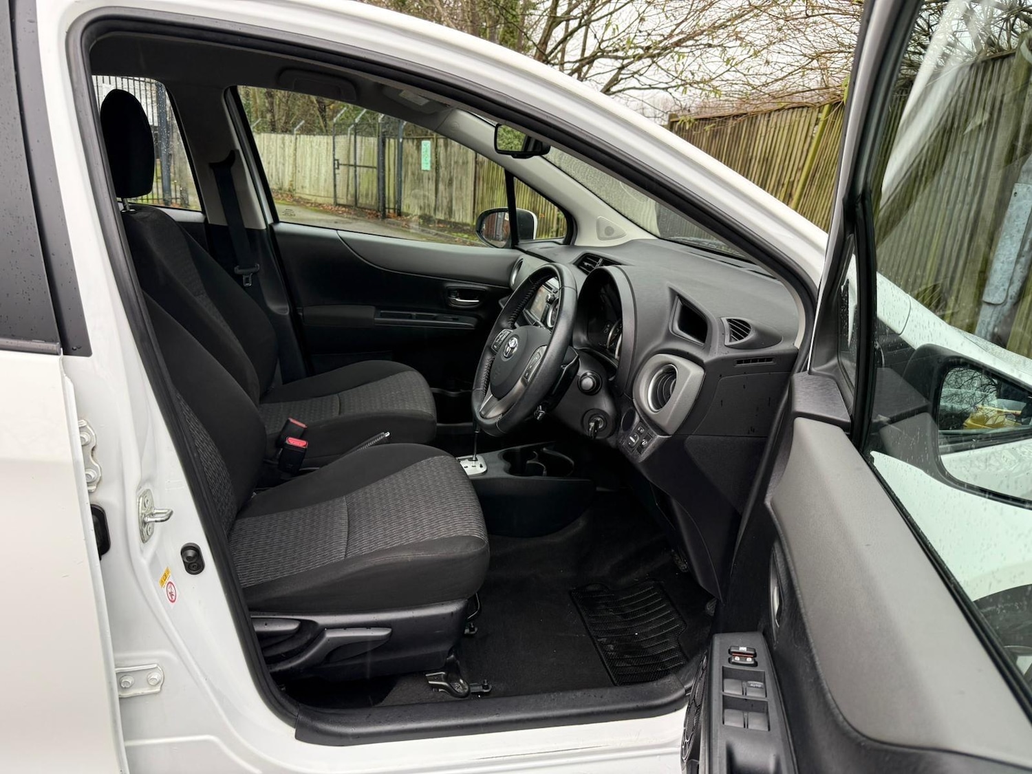 Used Toyota Yaris 2014 for sale - 76772007: Photo 13