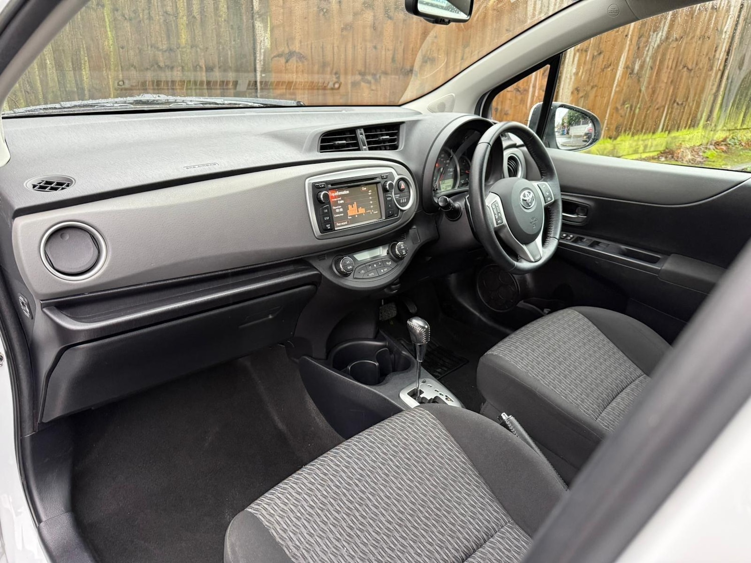 Used Toyota Yaris 2014 for sale - 76772007: Photo 21