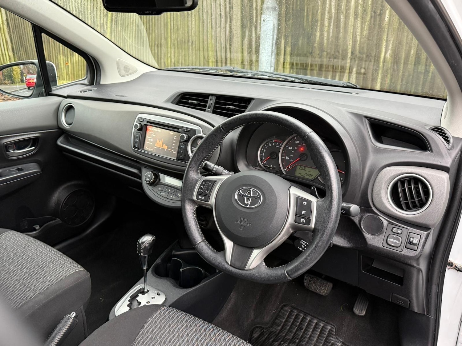 Used Toyota Yaris 2014 for sale - 76772007: Photo 22