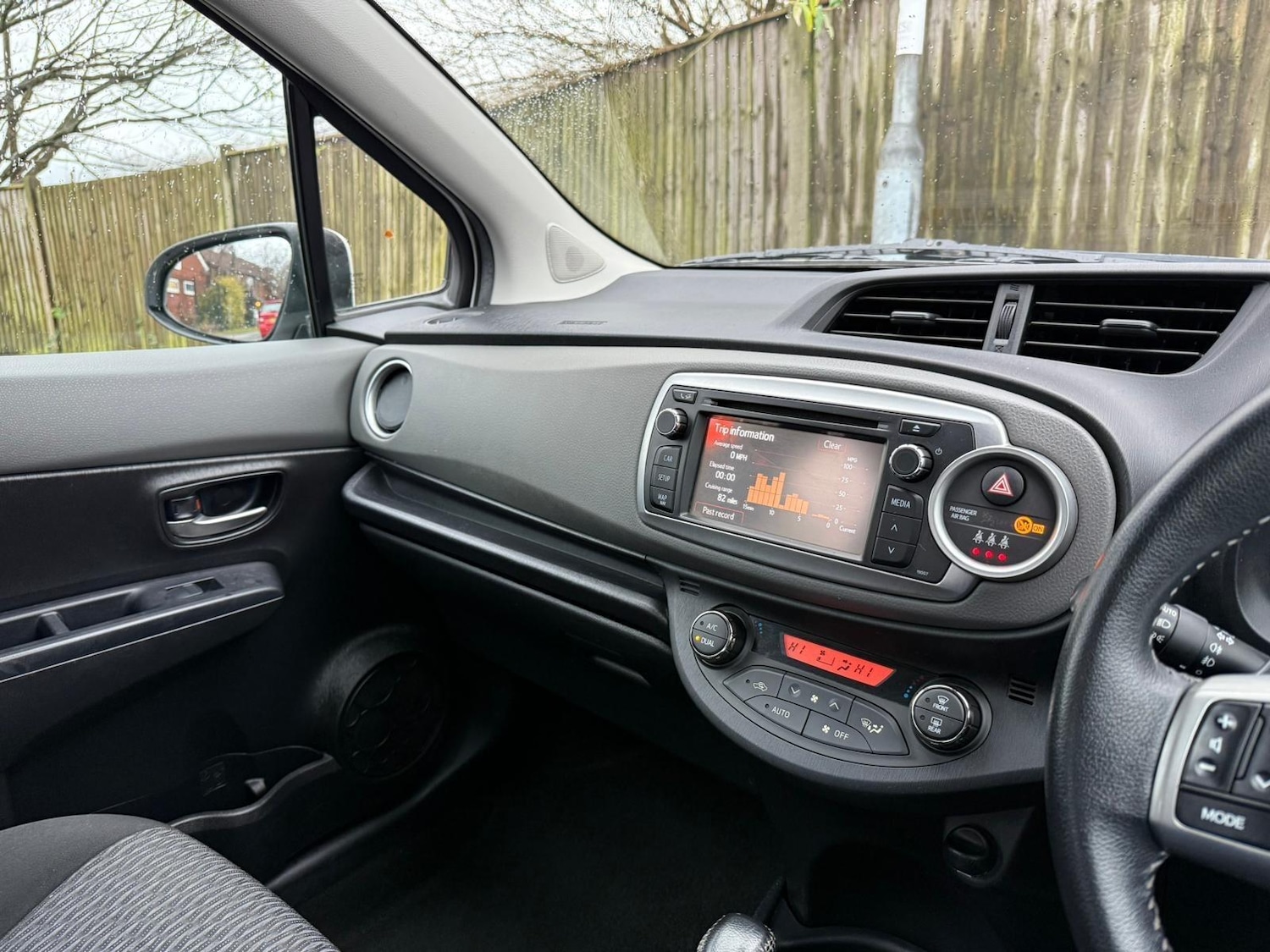 Used Toyota Yaris 2014 for sale - 76772007: Photo 24