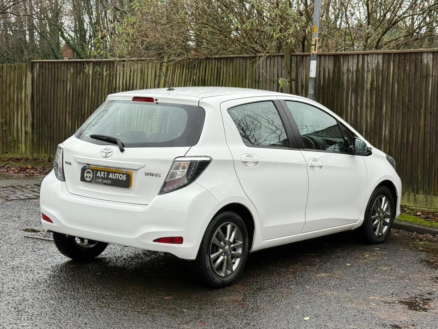 Used Toyota Yaris 2014 for sale - 76772007: Photo 4