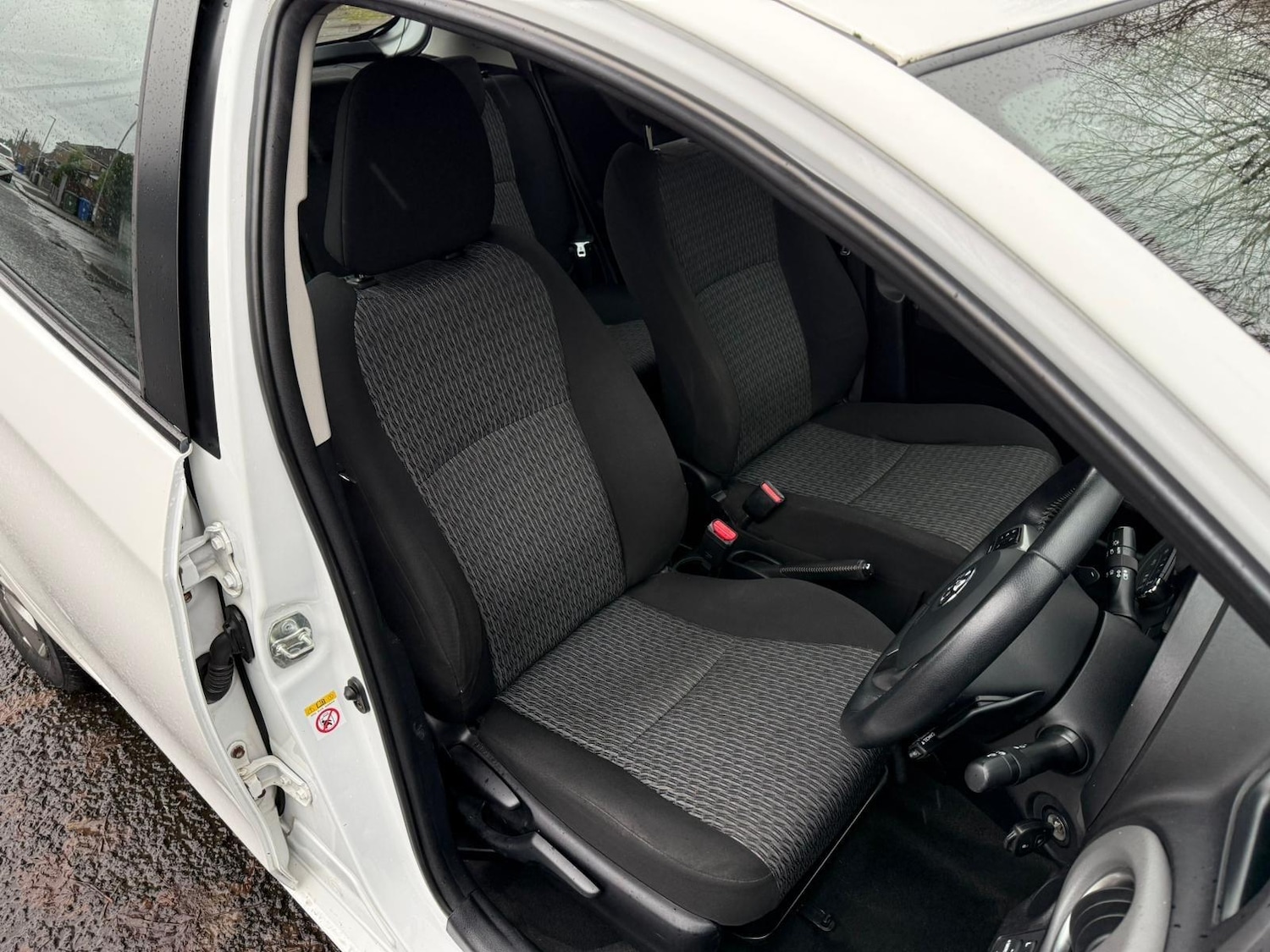 Used Toyota Yaris 2014 for sale - 76772007: Photo 9