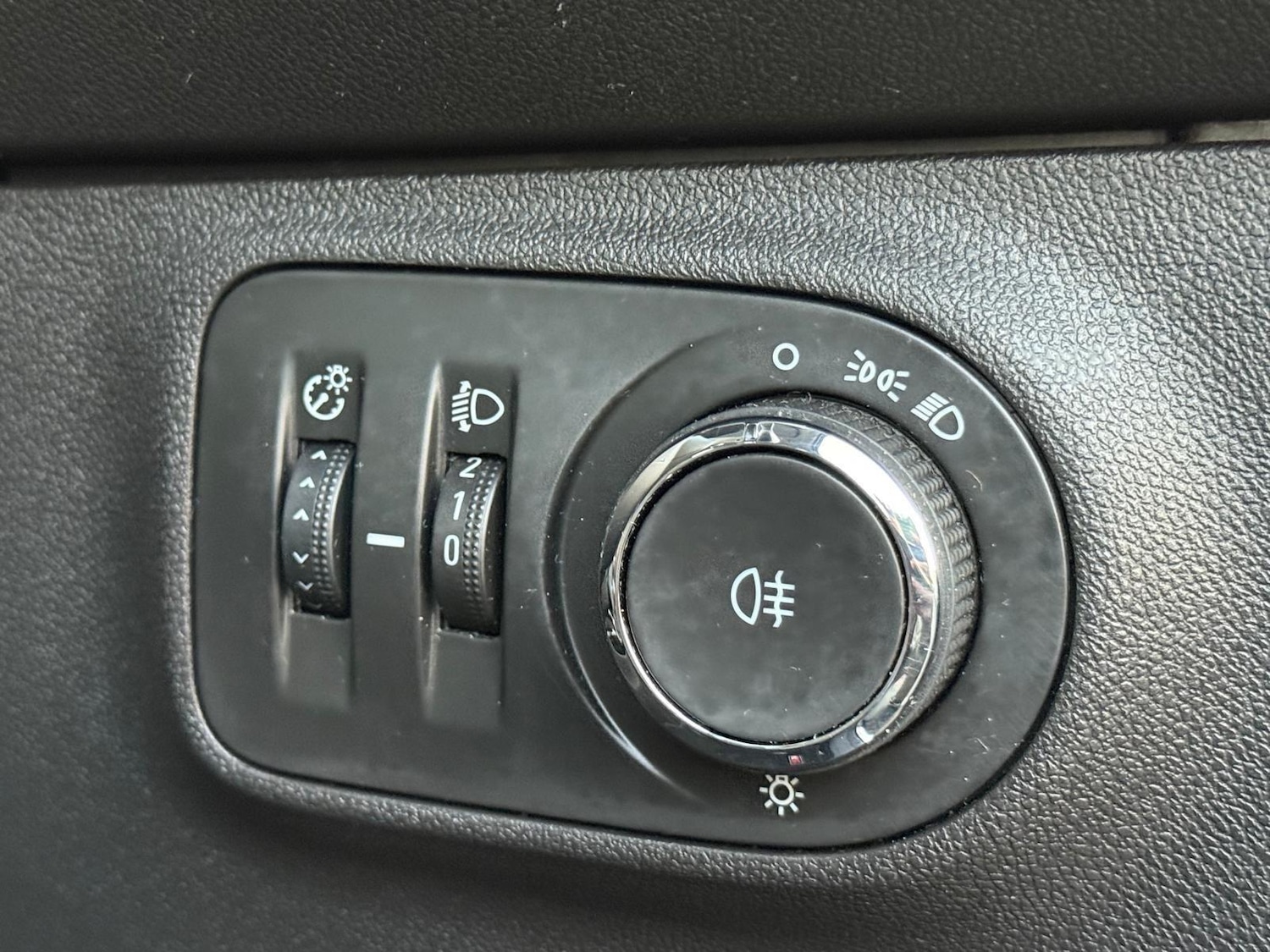 Used Vauxhall Corsa 2015 for sale - 76715346: Photo 25