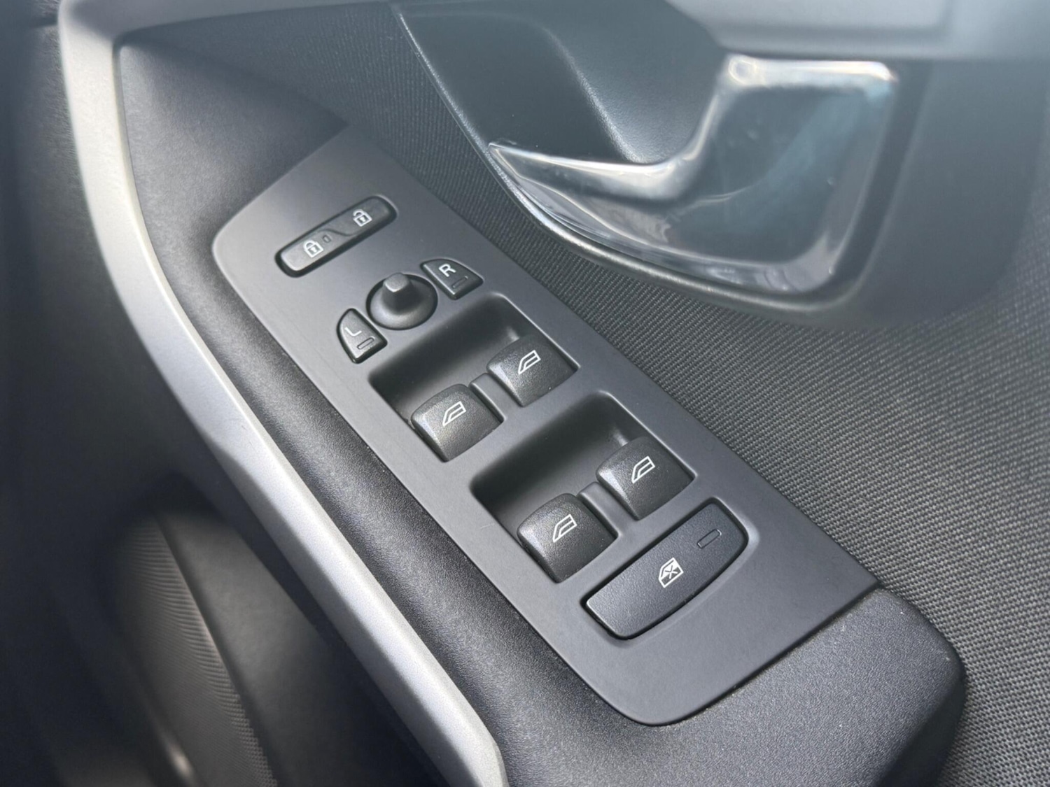 Used Volvo V40 2014 for sale - 78058543: Photo 29