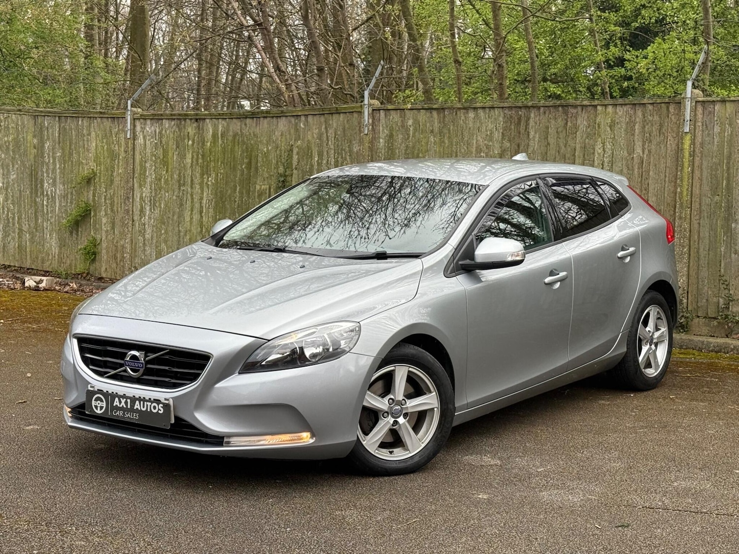 Used Volvo V40 2014 for sale - 78058543: Photo 3