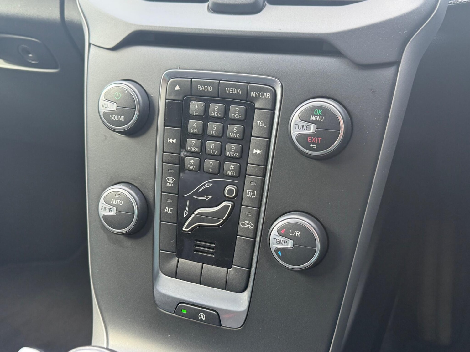 Used Volvo V40 2014 for sale - 78058543: Photo 30