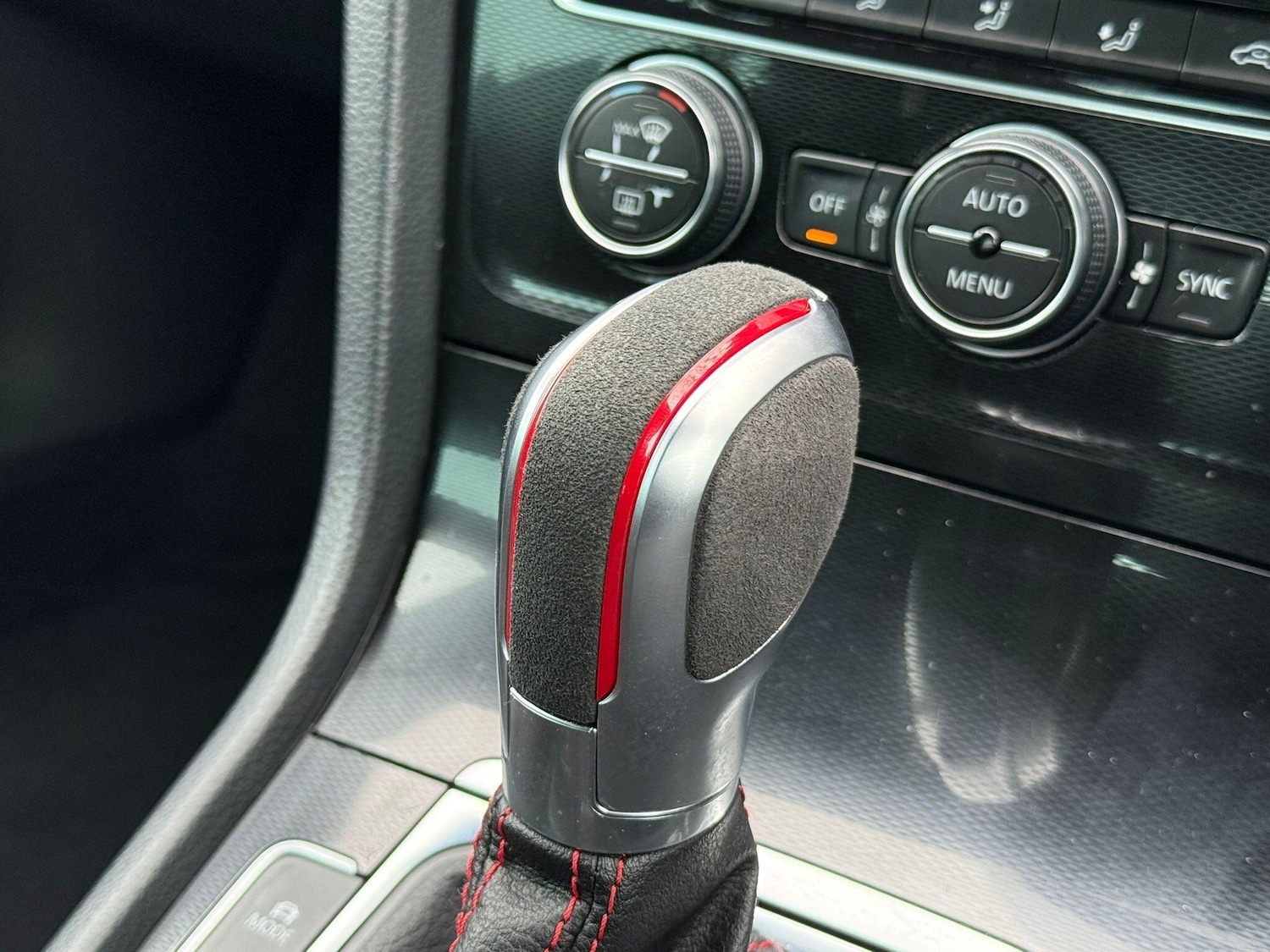 Used Volkswagen Golf 2015 for sale - 77102012: Photo 28