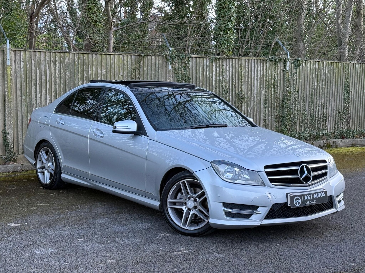 Used Mercedes-Benz C Class 2014 for sale - 77892565: Photo 1