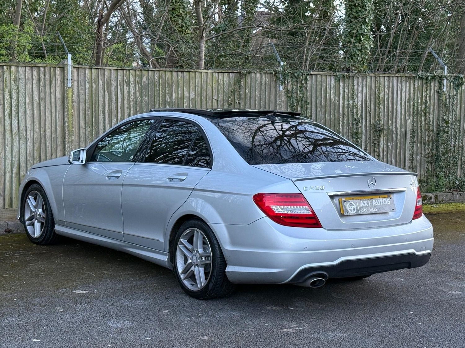 Used Mercedes-Benz C Class 2014 for sale - 77892565: Photo 4
