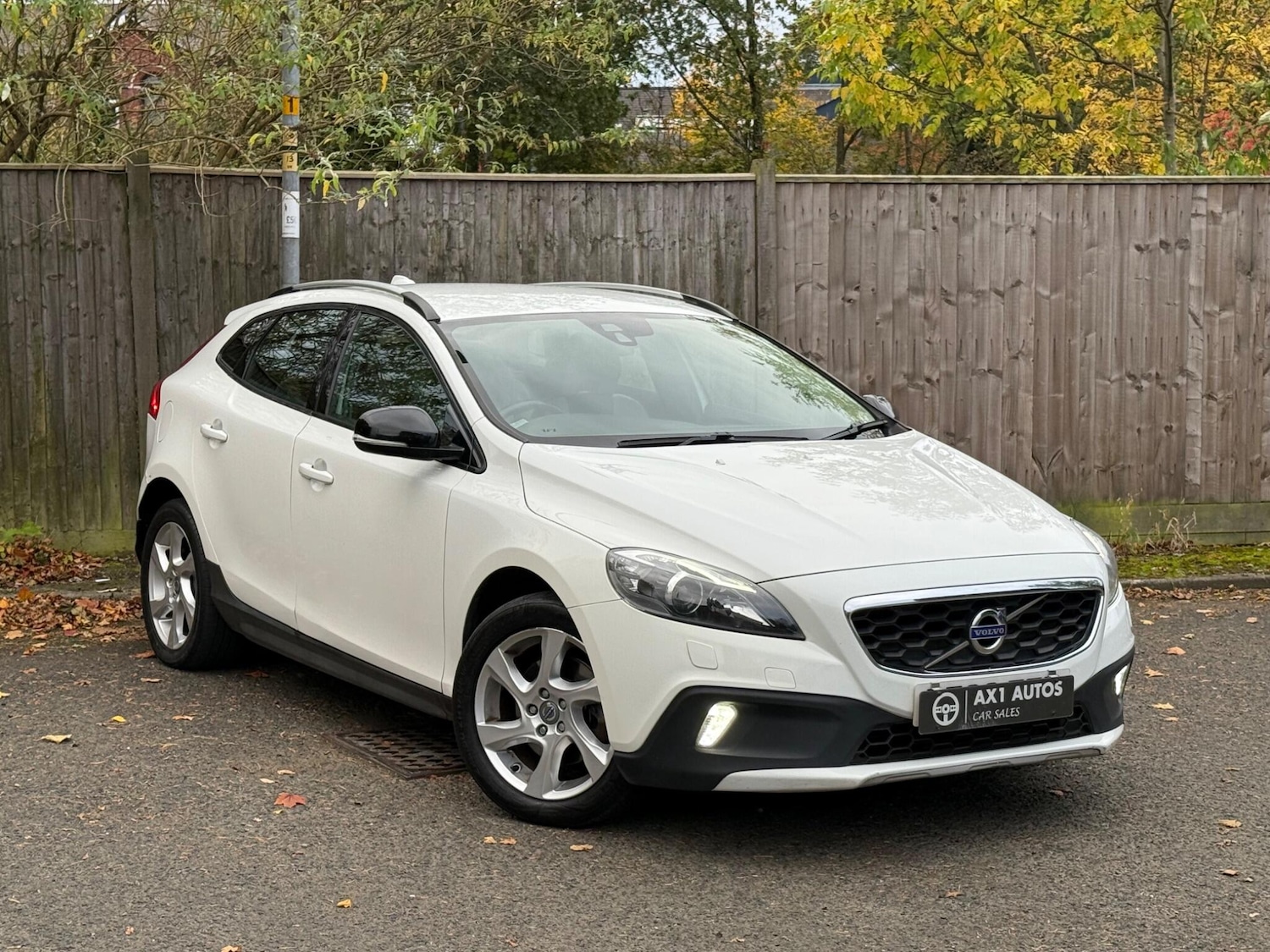 Used Volvo V40 2013 for sale - 76965228: Photo 1