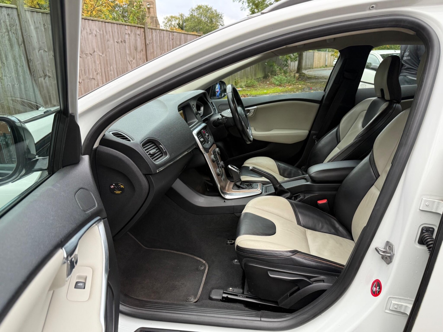 Used Volvo V40 2013 for sale - 76965228: Photo 11