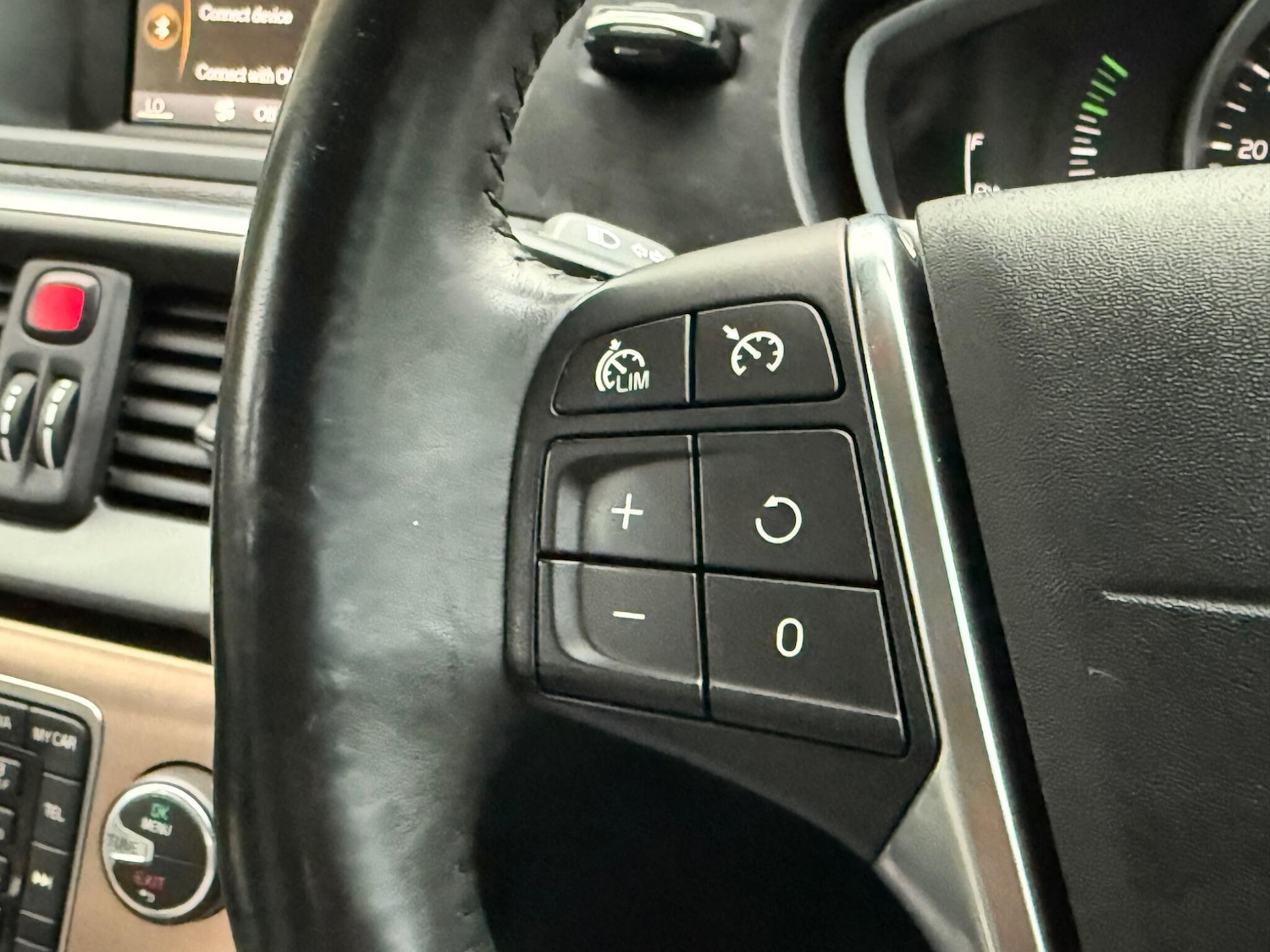 Used Volvo V40 2013 for sale - 76965228: Photo 19