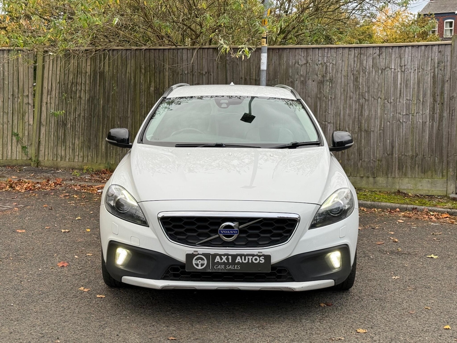Used Volvo V40 2013 for sale - 76965228: Photo 2