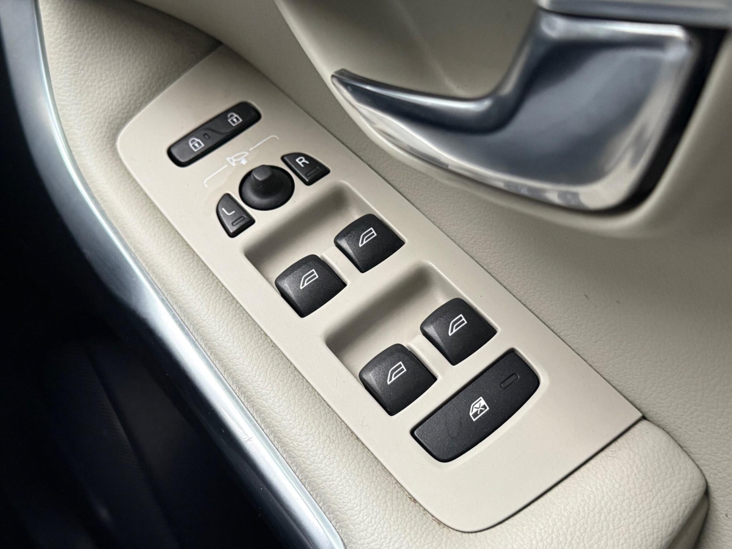 Used Volvo V40 2013 for sale - 76965228: Photo 21