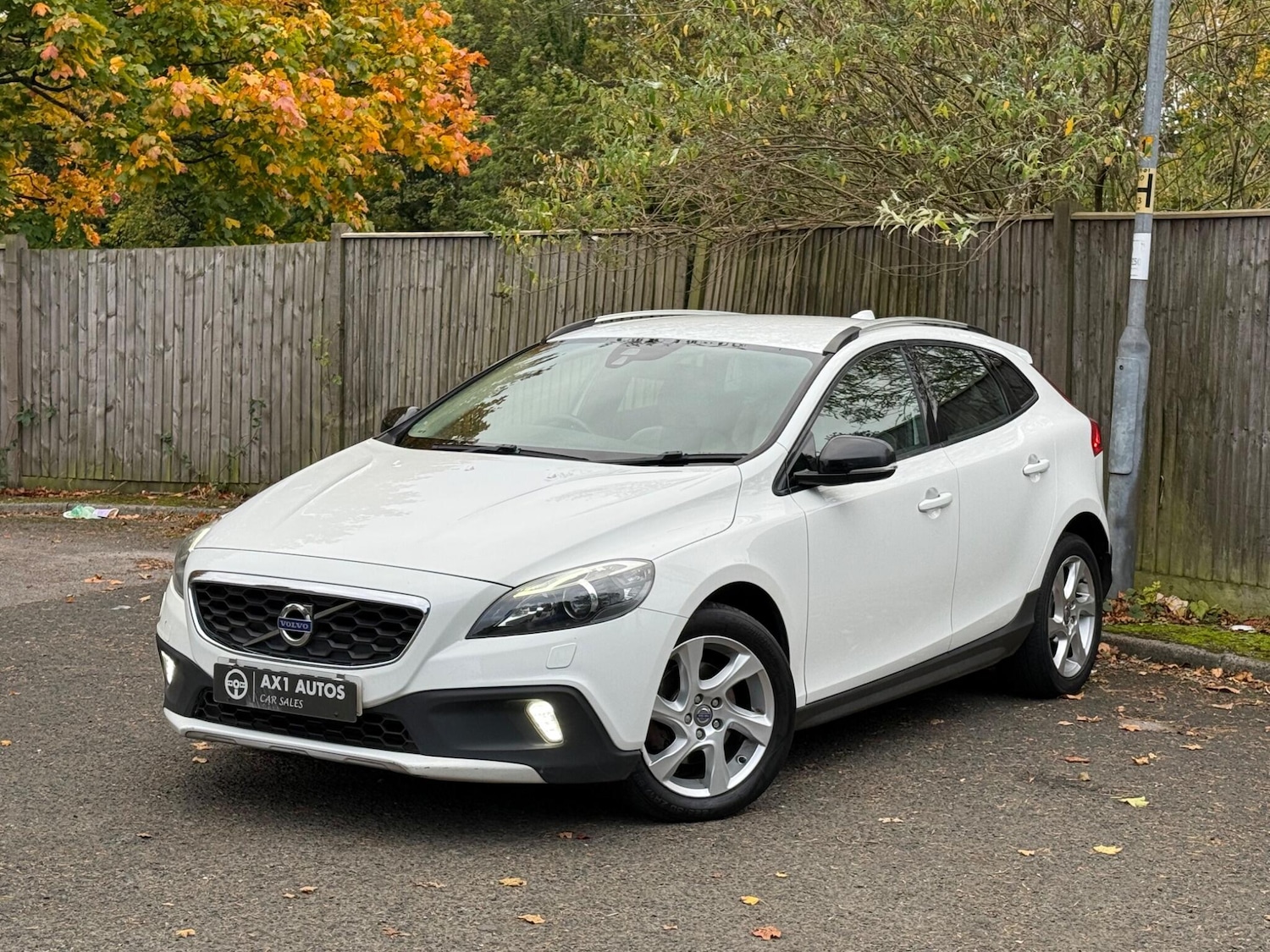 Used Volvo V40 2013 for sale - 76965228: Photo 3