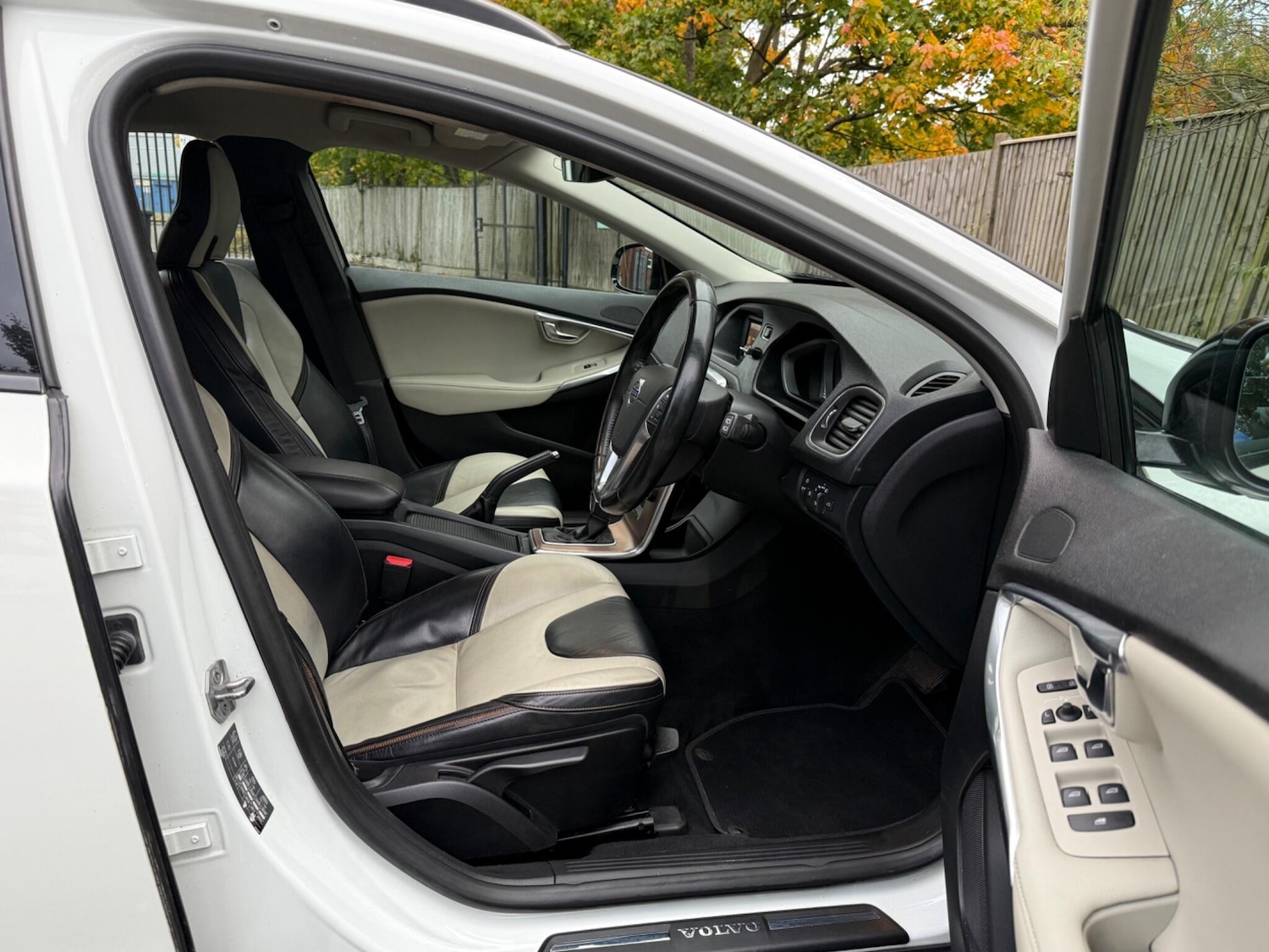 Used Volvo V40 2013 for sale - 76965228: Photo 9