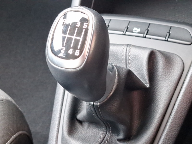 Used Kia Stonic 2023 for sale - 78169573: Photo 15